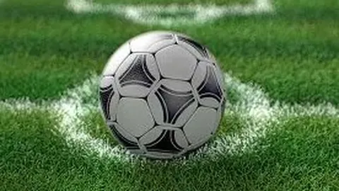 杨千嬅机场亲切互动，弯腰与粉丝谈笑风生