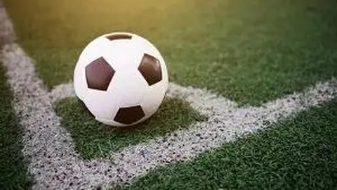 “法兰克福打破纪录，克瑙夫强力射门得分”